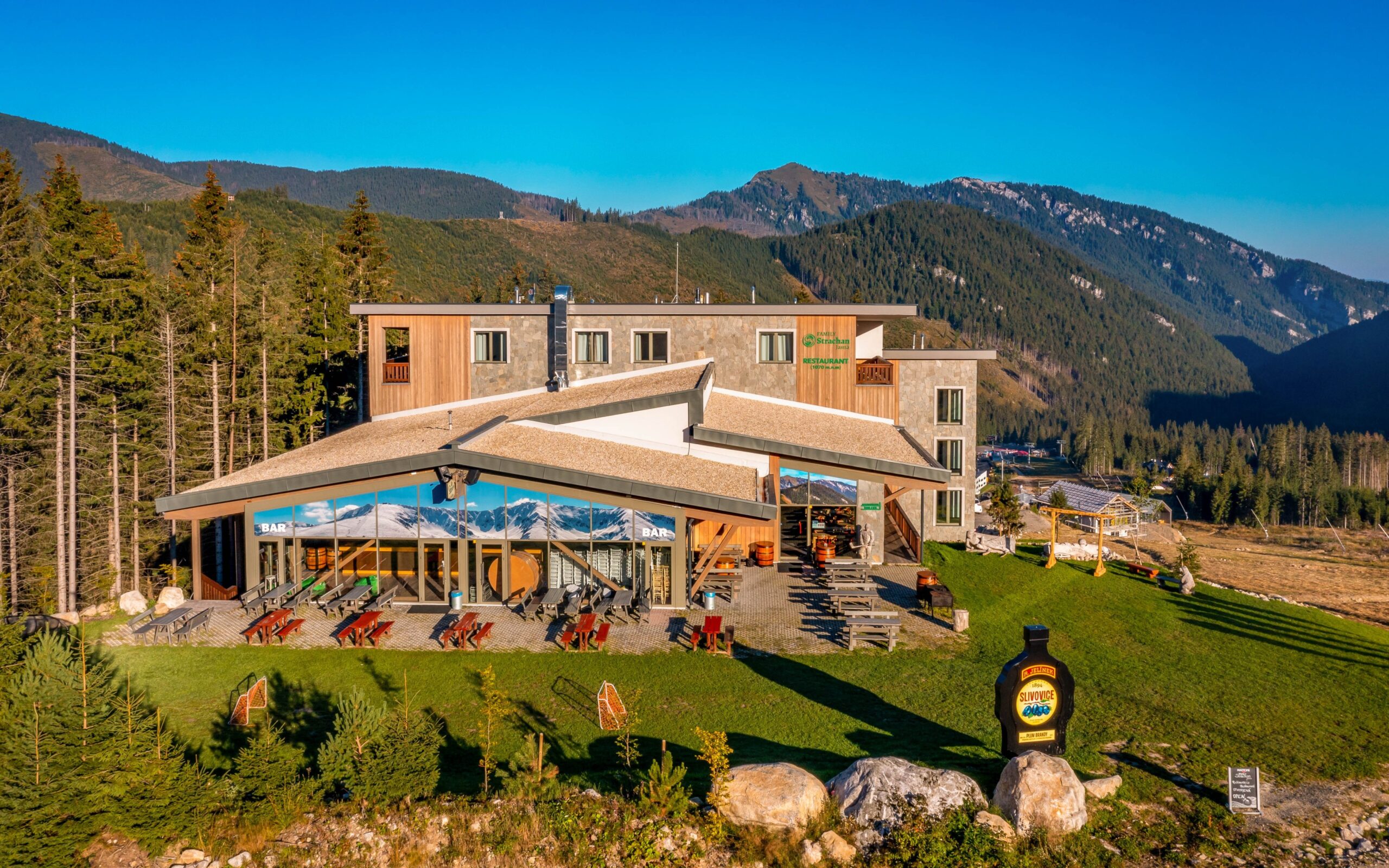 Ubytovanie/Pobyt: Hotel Strachan Family Jasná ***, Demänovská Dolina 200, Liptovský Mikuláš 031 01, recepcia@strachanfamily.sk