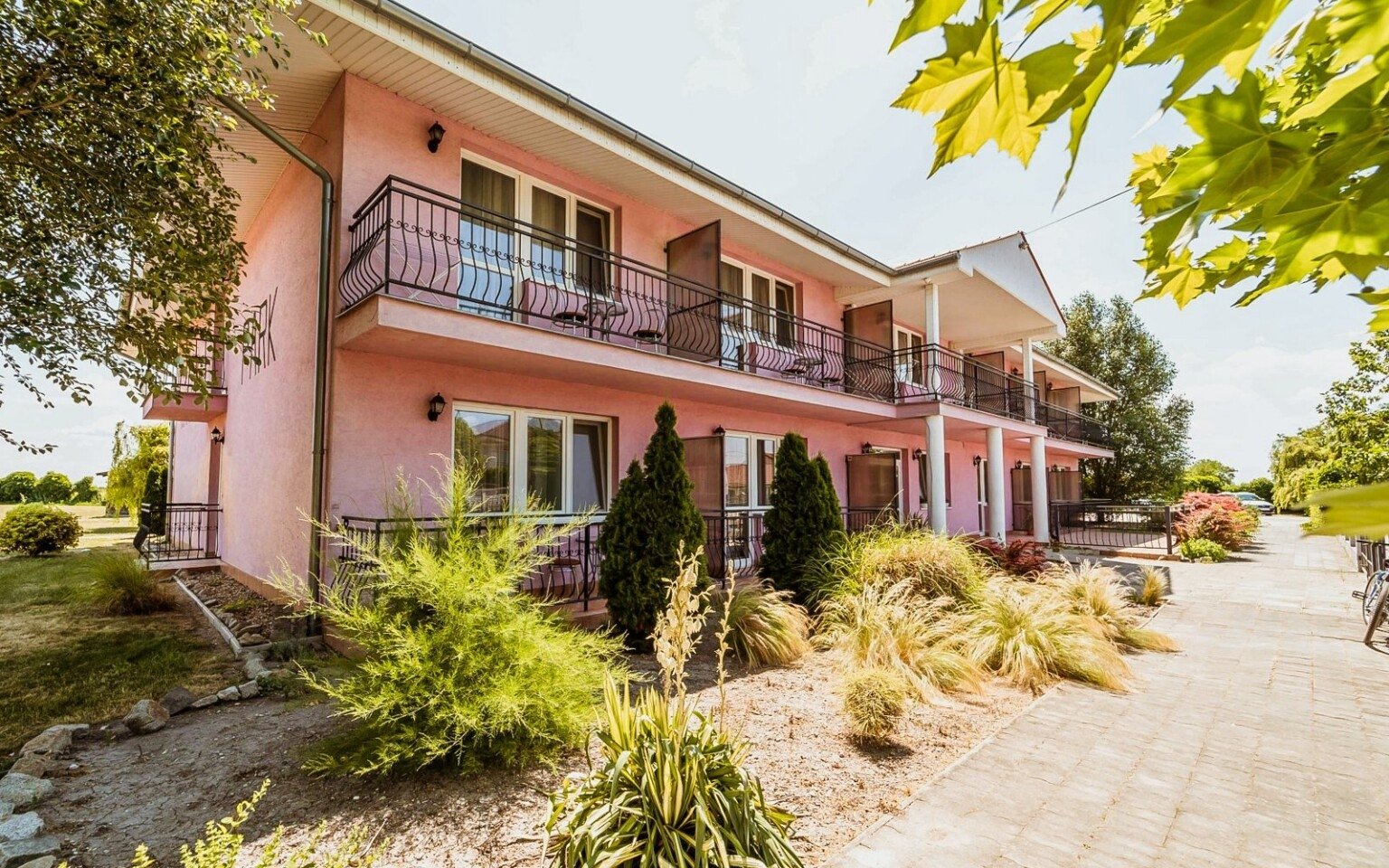 Ubytovanie/Pobyt: Karmon Park (SK), Čičovská 3687/49, Veľký Meder 932 01, info@karmonpark.sk